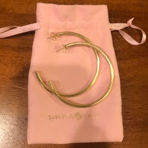 Sheila Fajl “Everyone’s Favorite Hoops” gold